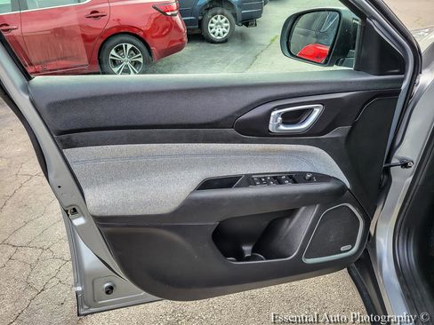 Used 2022 Jeep Compass Latitude w/ Sun and Sound Group FWD image 25