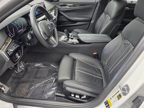 Used 2019 BMW 540i xDrive w/ M Sport Package image 9
