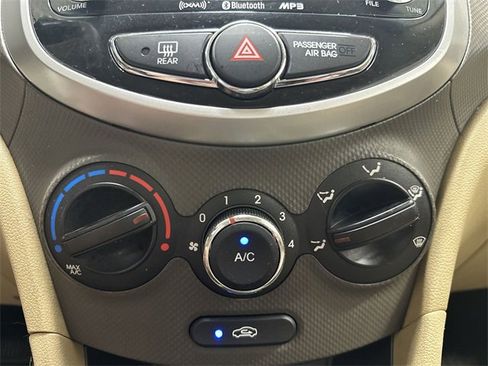 Used 2013 Hyundai Accent GLS w/ Premium Pkg image 28