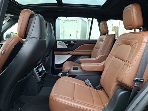 Used 2023 Lincoln Aviator Reserve w/ Equipment Group 201A image 10