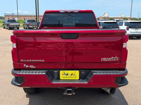 Used 2021 Chevrolet Silverado 2500 High Country w/ Technology Package AWD/4WD image 4