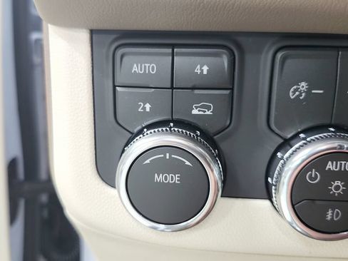 New 2026 GMC Yukon Denali w/ Sun & Power Step Package AWD/4WD image 31