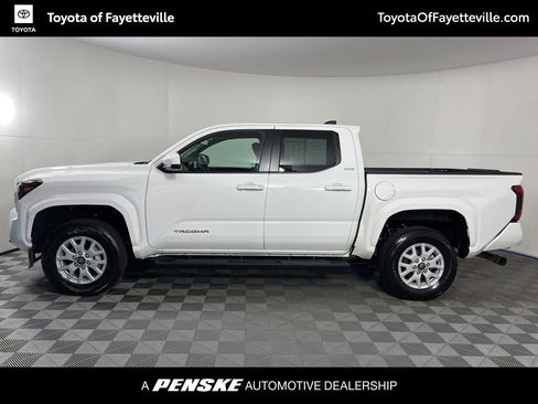 Used 2025 Toyota Tacoma SR5 AWD/4WD image 2