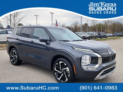 Used 2024 Mitsubishi Outlander SE image 1