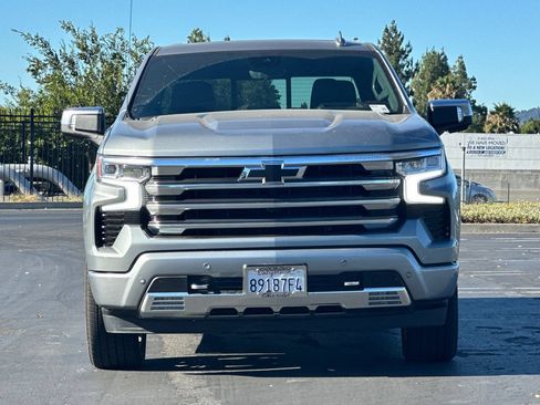 Used 2025 Chevrolet Silverado 1500 High Country AWD/4WD image 9