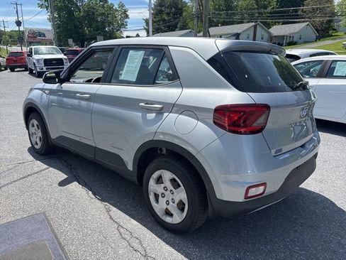 Used 2020 Hyundai Venue SE FWD image 4