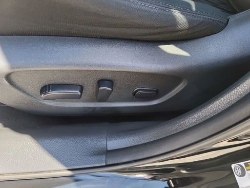 Used 2018 Nissan Rogue SV w/ Sun & Sound Touring Package AWD/4WD image 12