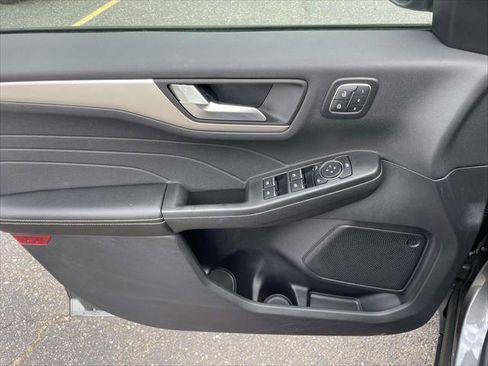 Used 2022 Ford Escape SEL w/ Technology Package image 16