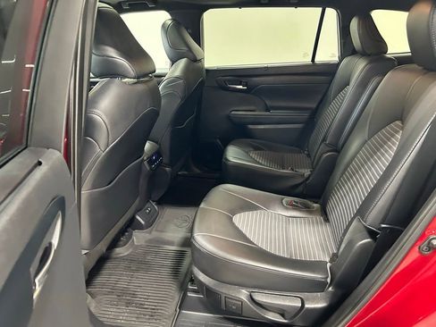 Used 2021 Toyota Highlander XSE AWD/4WD image 25