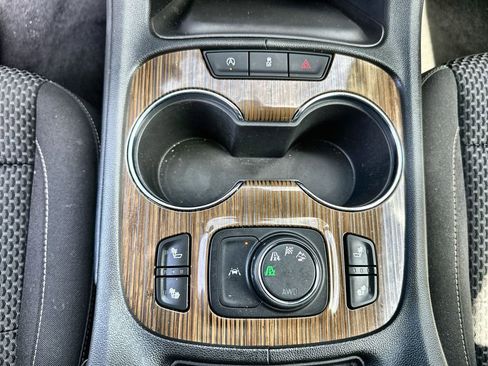 Certified 2023 GMC Acadia SLE w/ Driver Convenience Package image 34