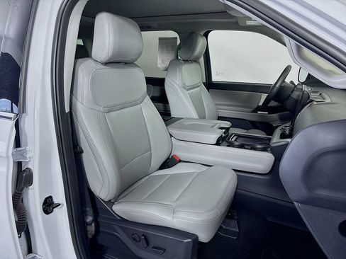 Used 2025 Ford Expedition Active AWD/4WD image 30