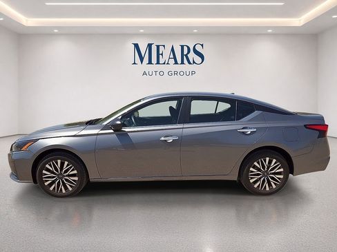 Used 2025 Nissan Altima 2.5 SV AWD/4WD image 2