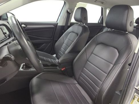 Used 2024 Volkswagen Jetta SE FWD image 15
