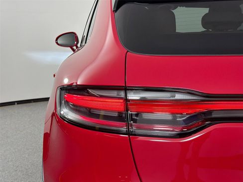 Certified 2026 Porsche Macan AWD/4WD image 16