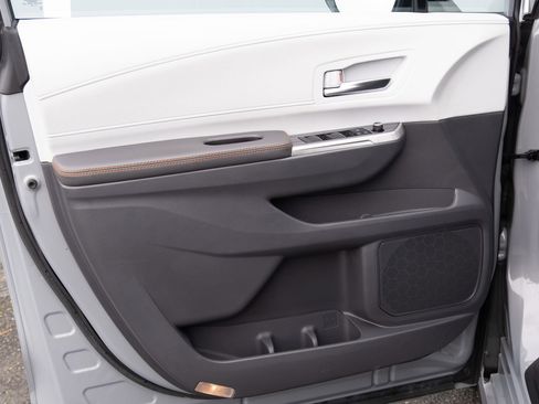 Used 2024 Toyota Sienna XSE image 16