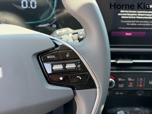 New 2026 Kia Niro EX FWD image 13