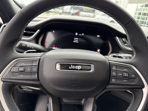Used 2025 Jeep Grand Cherokee L Laredo AWD/4WD image 25