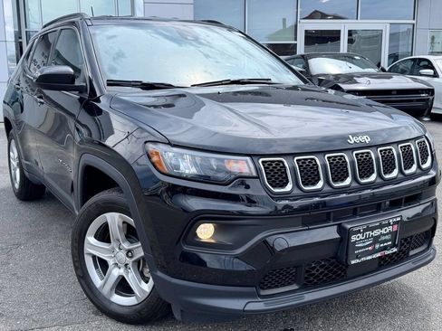 Used 2023 Jeep Compass Latitude w/ Convenience Group AWD/4WD image 1
