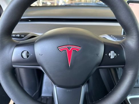 Used 2022 Tesla Model Y Performance AWD/4WD image 22