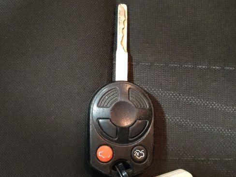 Used 2015 Ford Focus SE w/ SE Sport Package image 32