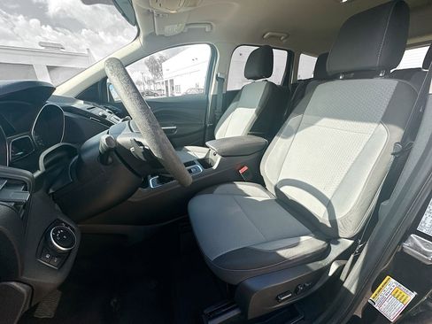 Used 2017 Ford Escape SE image 13