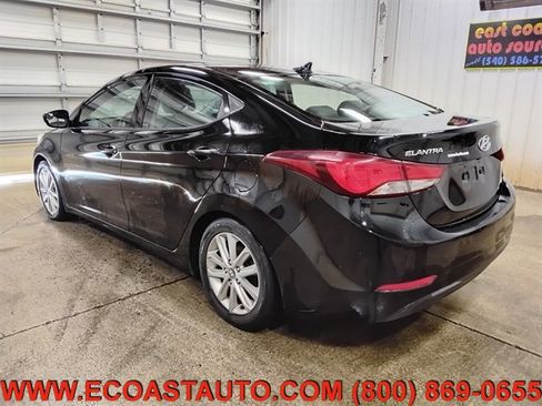 Used 2015 Hyundai Elantra SE w/ Option Group 02 FWD image 6