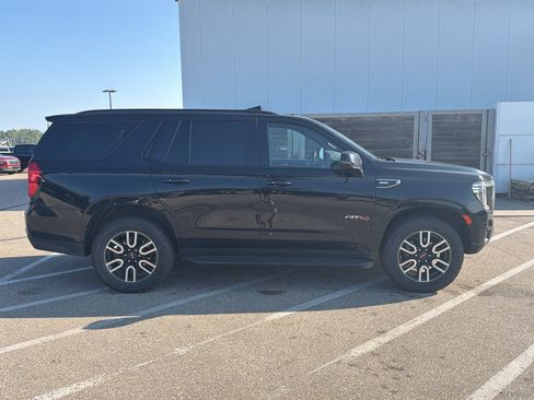 Used 2023 GMC Yukon AT4 AWD/4WD image 7