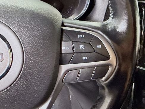 Used 2021 Jeep Grand Cherokee Laredo X AWD/4WD image 23