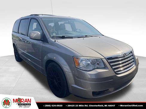 Used 2009 Chrysler Town & Country Touring FWD image 2