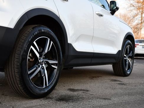 Certified 2025 Volvo XC40 B5 Core image 9