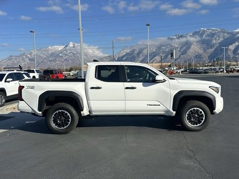 Used 2025 Toyota Tacoma TRD Off-Road image 31