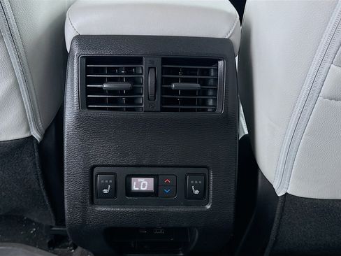 Used 2024 Mitsubishi Outlander SEL AWD/4WD image 17