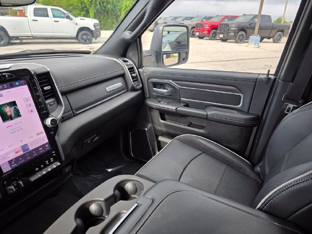 Used 2025 RAM 2500 Laramie AWD/4WD image 36