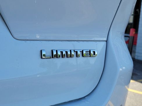 Used 2023 Jeep Grand Cherokee L Limited AWD/4WD image 7