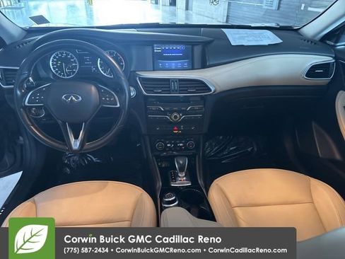Used 2018 INFINITI QX30 Premium image 27