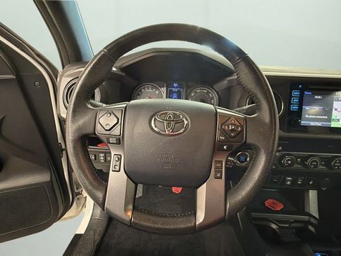 Used 2019 Toyota Tacoma TRD Off-Road w/ Technology Package AWD/4WD image 12
