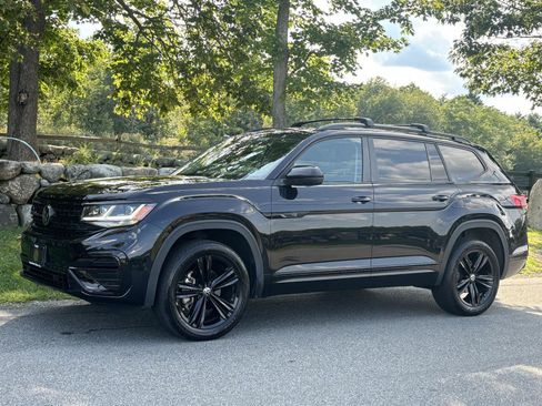 Used 2023 Volkswagen Atlas SEL R-Line AWD/4WD image 11