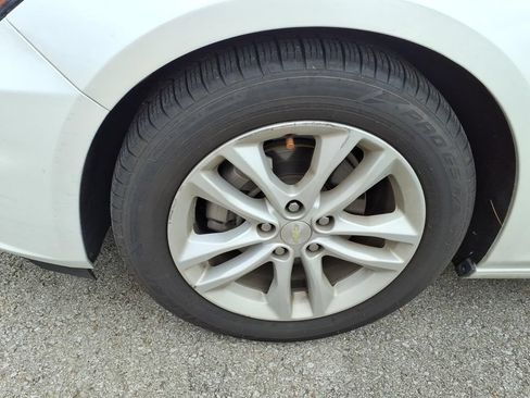 Used 2017 Chevrolet Malibu LT w/ Driver Confidence Package FWD image 7