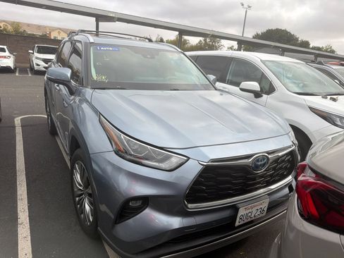 Used 2021 Toyota Highlander Platinum AWD/4WD image 1