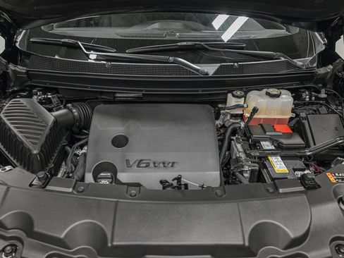 Used 2023 Chevrolet Traverse LT AWD/4WD image 11
