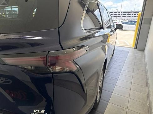 Certified 2023 Toyota Sienna XLE FWD image 10