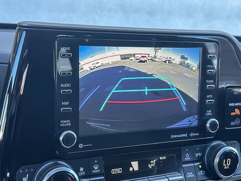 Certified 2022 Toyota Highlander XLE image 19