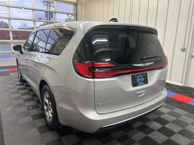 Used 2024 Chrysler Pacifica Limited FWD image 6