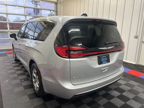 Used 2024 Chrysler Pacifica Limited FWD image 6
