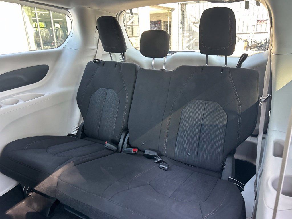 Certified 2020 Chrysler Pacifica Touring FWD image 32