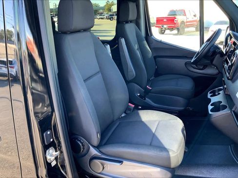 Used 2025 Mercedes-Benz Sprinter 2500 image 9