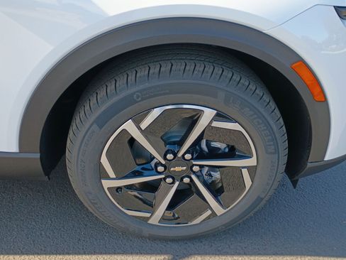 New 2026 Chevrolet Equinox EV LT image 19