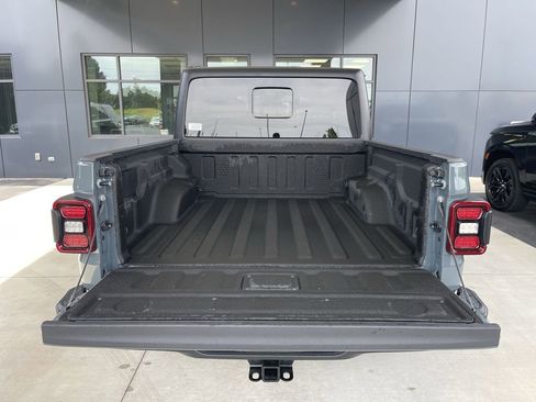 Used 2025 Jeep Gladiator Sport AWD/4WD image 24