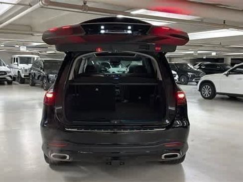 Used 2024 Mercedes-Benz GLS 580 4MATIC image 9