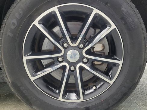 Used 2016 Dodge Grand Caravan SXT image 31